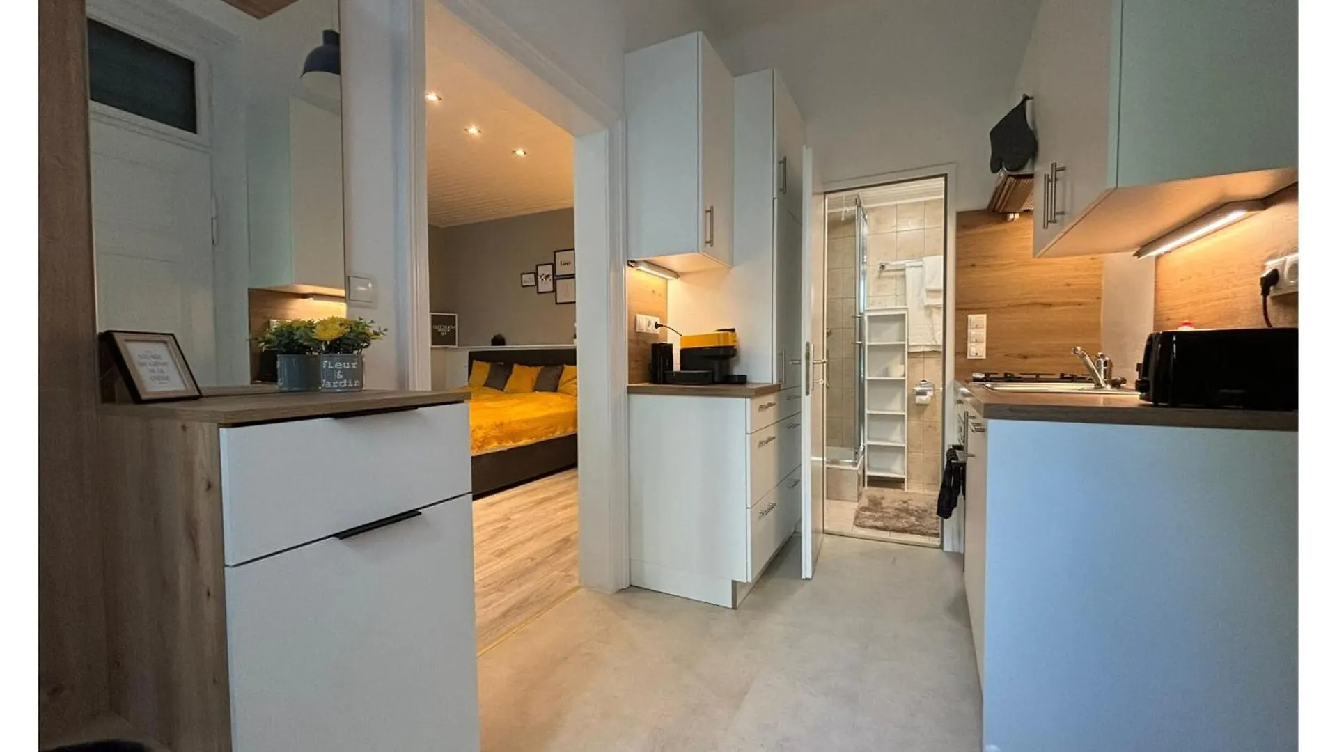 Urban-Elegance Silent-Garden Apartment Vienna