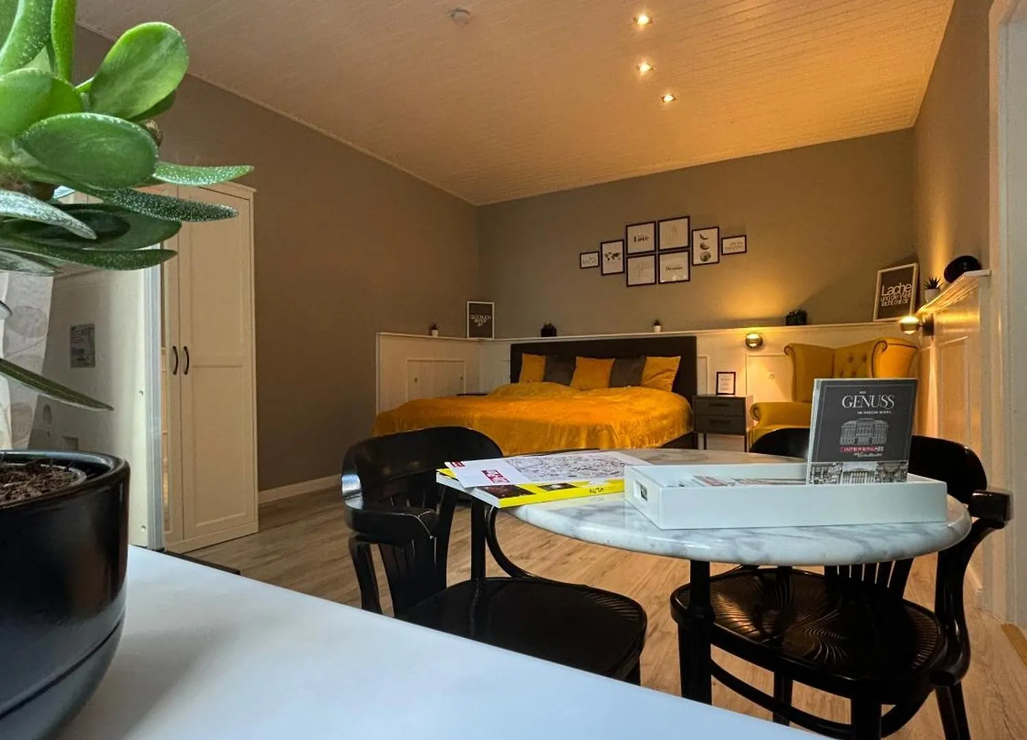 Urban-Elegance Silent-Garden Apartment Vienna