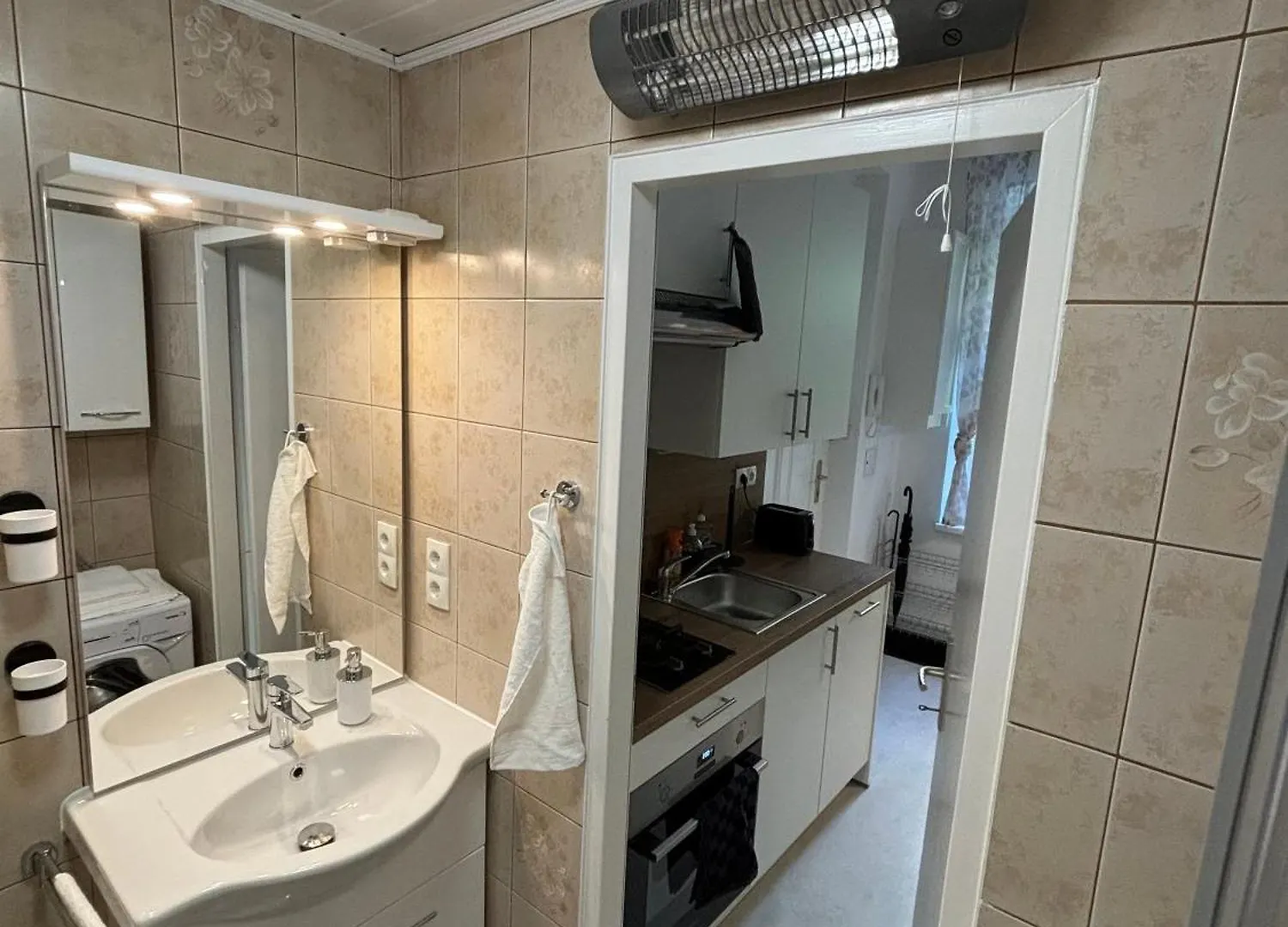 Urban-Elegance Silent-Garden Apartment Vienna