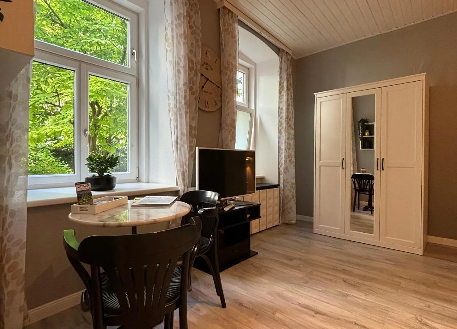 Urban-Elegance Silent-Garden Apartment Vienna Austria